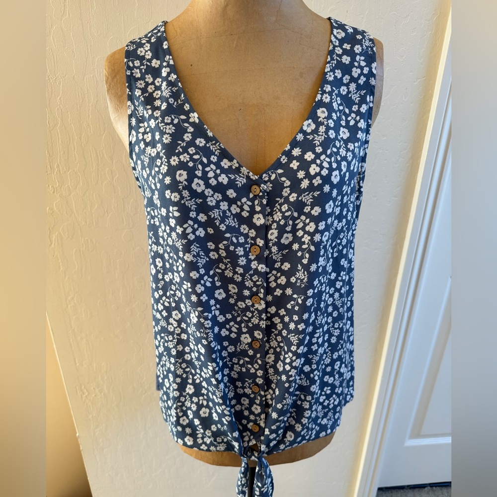 Gorgeous Fortune & Ivy Size M, Blue and White Top. Perfect Condition!
